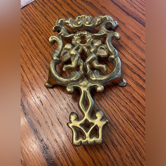 Vintage Gold Cherubs Cupids Scrolls Footed Trivet Cast Iron 8" L X 4.5" W - Picture 6 of 9